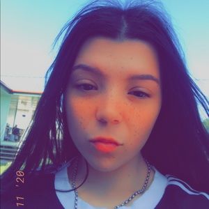 Meet your Posher, Caitlin